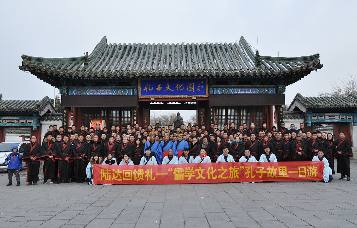 回首過去 我們不忘初心，展望未來 我們砥礪前行