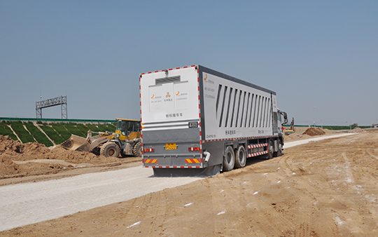 九州陸達牌粉料撒布車汕德卡40方施工現場