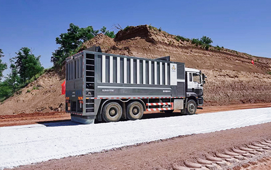 九州陸達(dá)牌物料運(yùn)撒車助力山西施工視頻