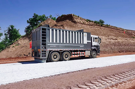 產品聚焦 ▏九州陸達牌物料運撒車助力山西高速建設，鋪就幸福路